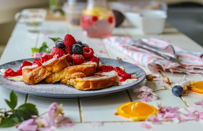 Photograph by Toa Heftiba on [Life of Pix](https://www.lifeofpix.com/photo/french-toast/)