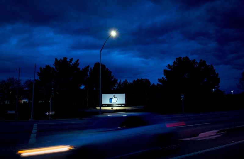 “We’re sorry,” Facebook says, again—new photo bug affects millions