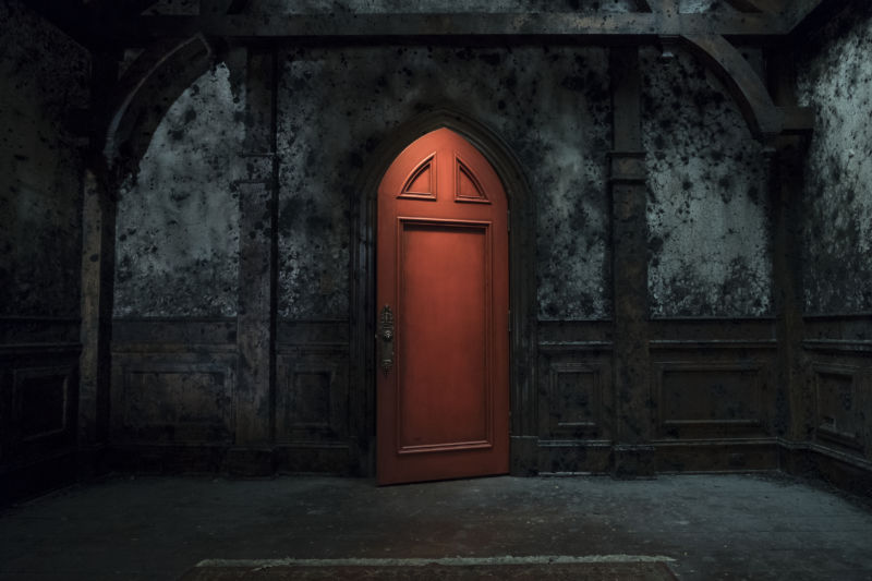 The perpetually locked red door is a central mystery of Netflix's adaptation of <em>Haunting of Hill House</em>.