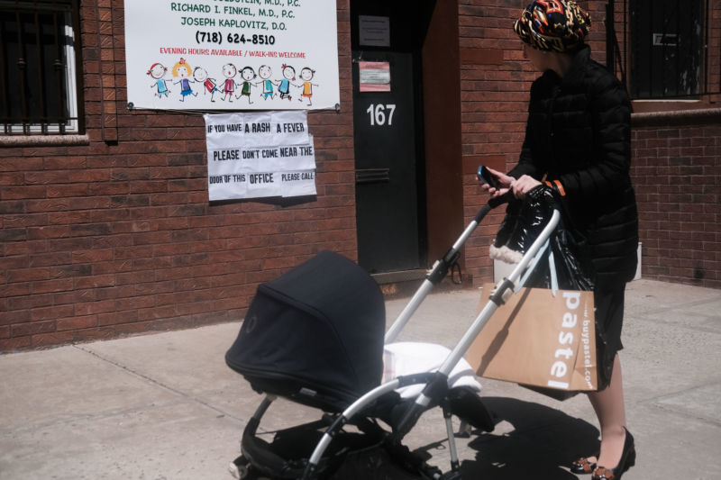 NEW YORK, NEW YORK - APRIL 10: A sign warns people of measles in the ultra-Orthodox Jewish community in Williamsburg on April 10, 2019, in New York City. As a measles epidemic continues to spread, New York City Mayor Bill de Blasio recently announced a state of emergency and mandated residents of the ultra-Orthodox Jewish community in Williamsburg at the center of the outbreak to get vaccinated for the viral disease.