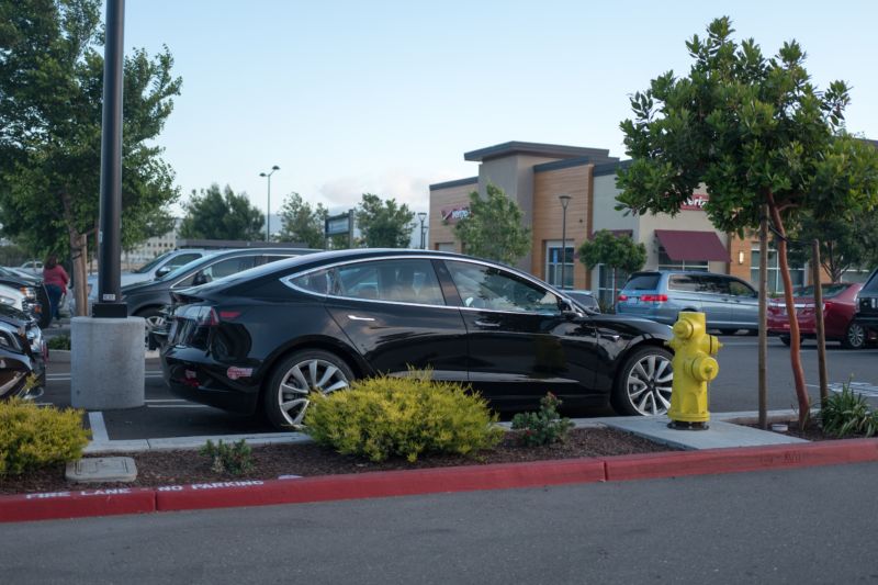 Tesla Model 3.
