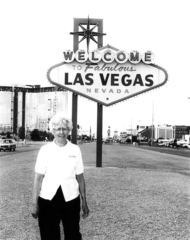 Las Vegas sign Betty Willis, 1998