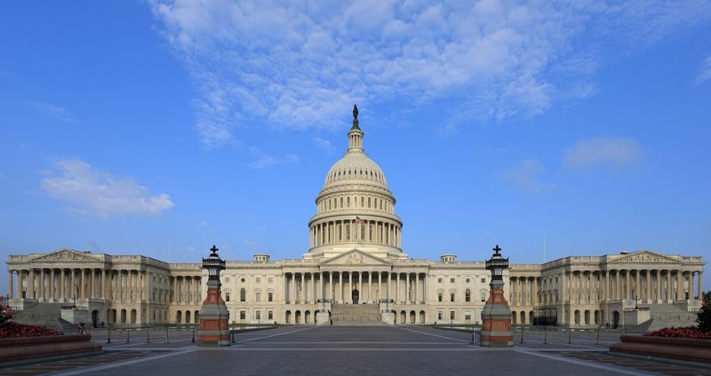 Photograph of US Capitol building.