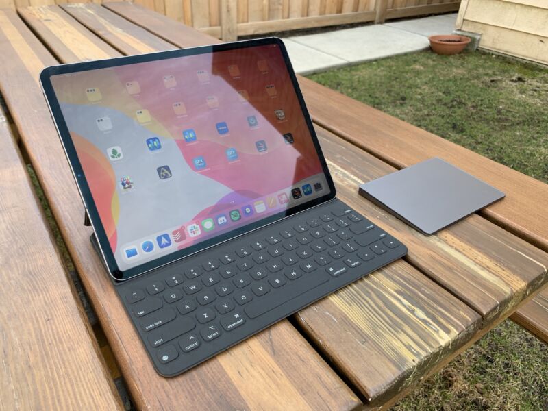 2020 iPad Pro with Magic Trackpad