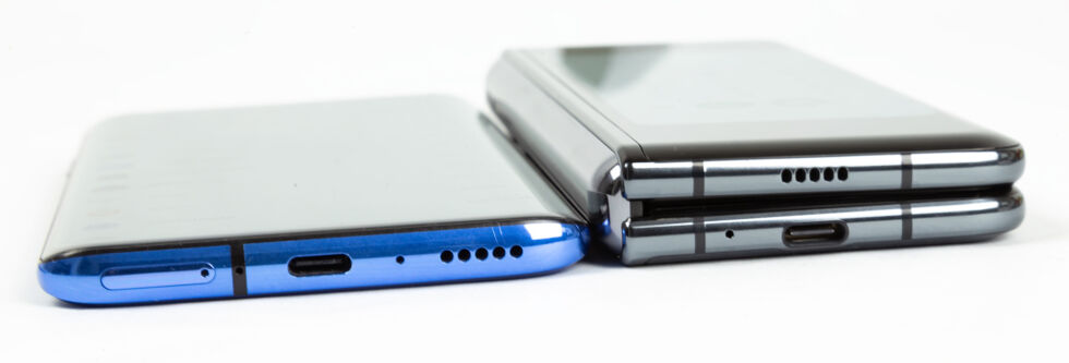 We can probably all agree the Galaxy Fold (right) is too thick, but Microsoft might be going a bit too far in the other direction. 