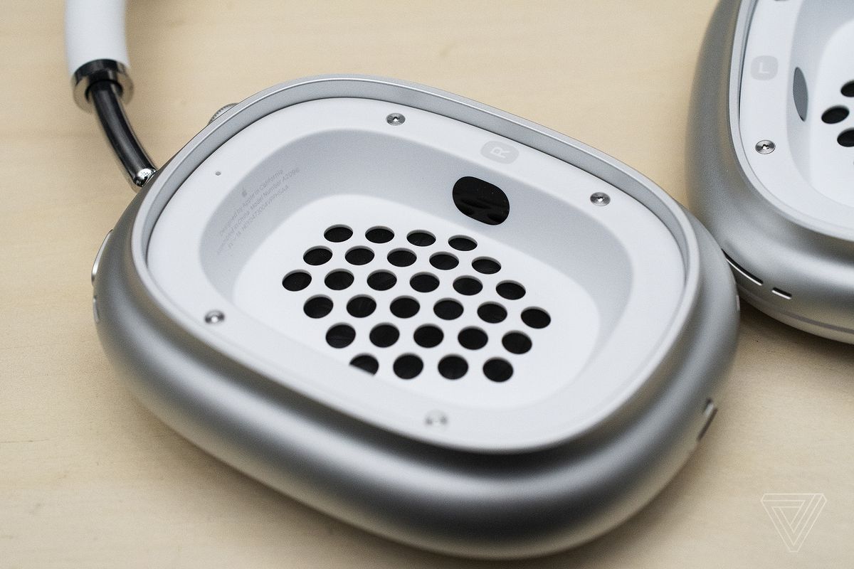 Apple AirPods Max earcup removed