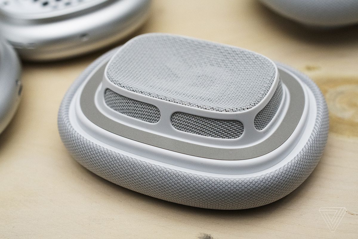 Apple AirPods Max earcup removed
