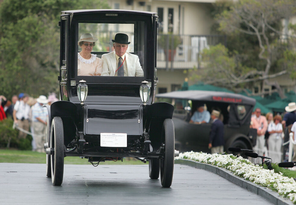 Paul Rydning and his wife Yvonne of Sun City, Arizona, drive their 1913 Waverley electric coupe on center stage at the 56th Pebble Beach Concours d' Elegance in Pebble Beach, California, August 20, 2006. 