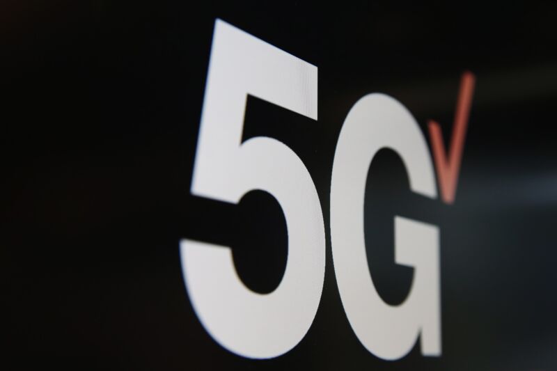 A Verizon 5G sign.