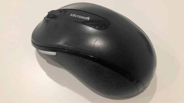 Yes, even this basic thing works without a mousepad.