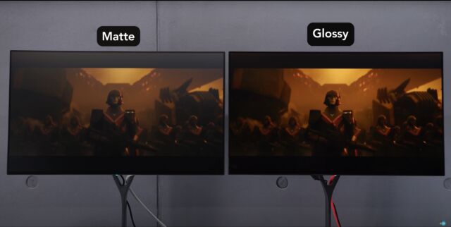 Matte (left) versus glossy (right) Spectrum monitor.