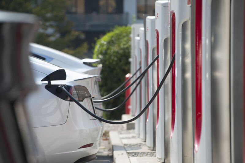 More EV charging stations coming nationwide, electrifying 75K miles of highways