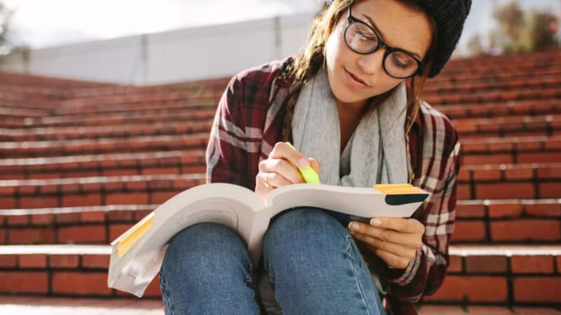101 Guide Textbook Highlight College 800x450