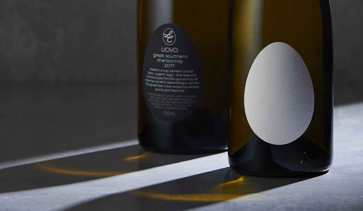 Uovo wine label logo
