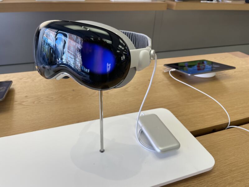 Apple's Vision Pro scored 0 points in US PIRG's self-repairability analysis. 