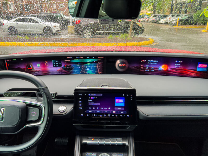 A panoramic screen in a Lincoln Nautilus