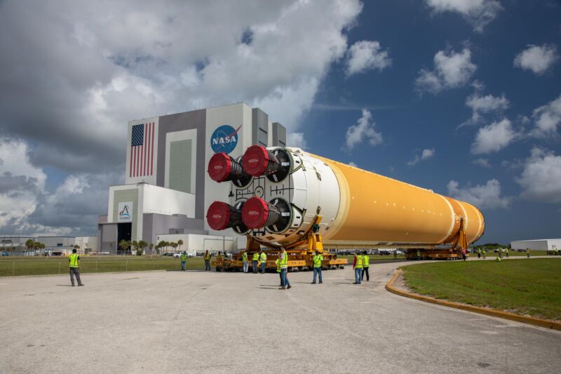 NASA's SLS rocket core stage for Artemis II is moved to the VAB.