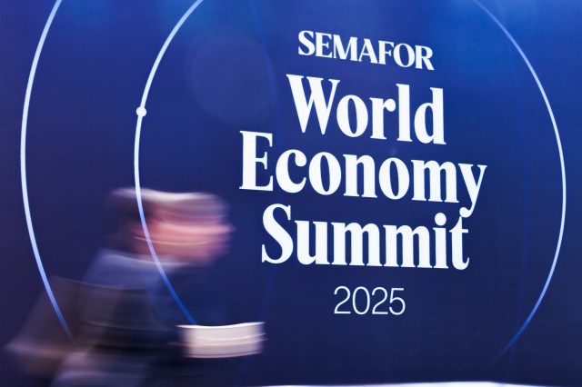 Four executive hires—from the U.S. Chamber, Informa, Bloomberg, and Fortune—are joining to accelerate its global expansion.