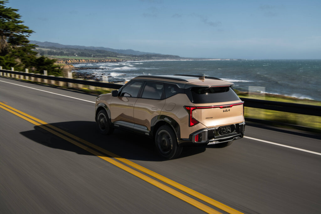 A Kia Seltos drives away from the camera