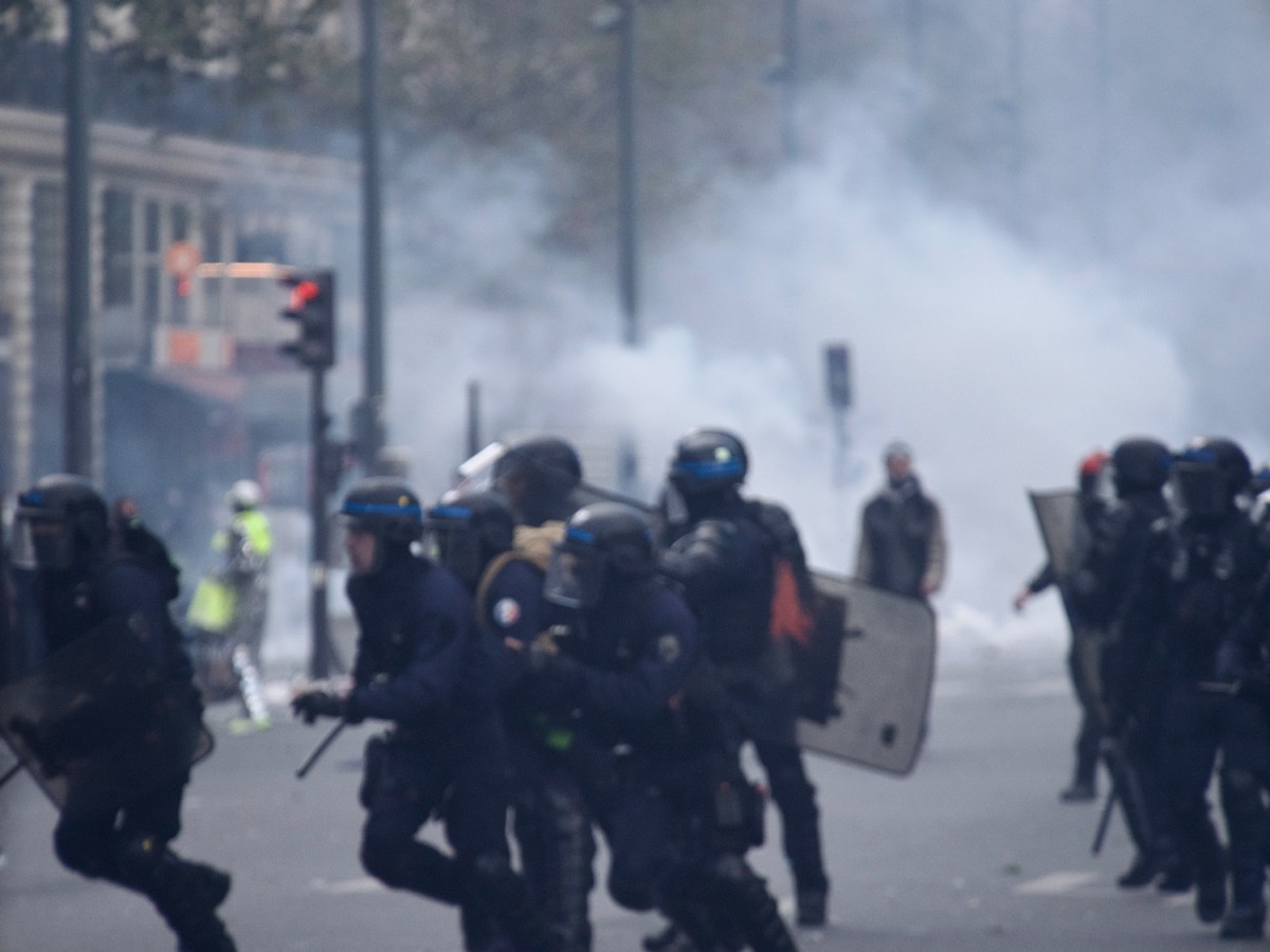 Protesters and police during demonstrations in Paris, October 2026