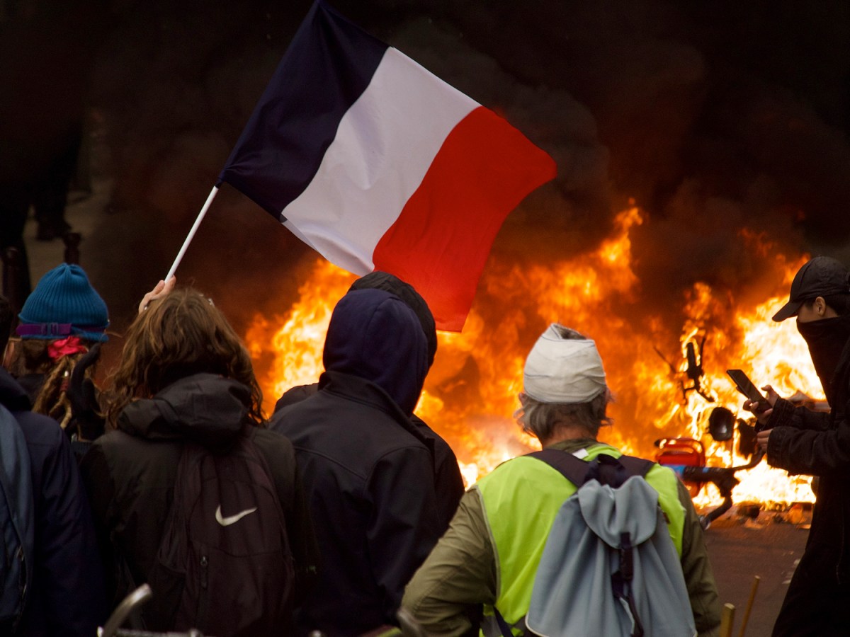 Protesters and police during demonstrations in Paris, October 2026