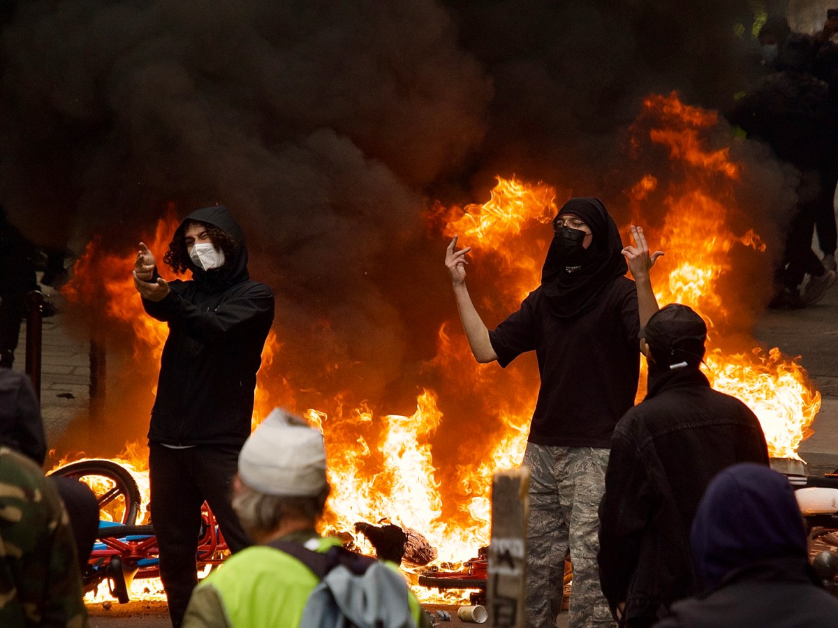 Protesters and police during demonstrations in Paris, October 2026