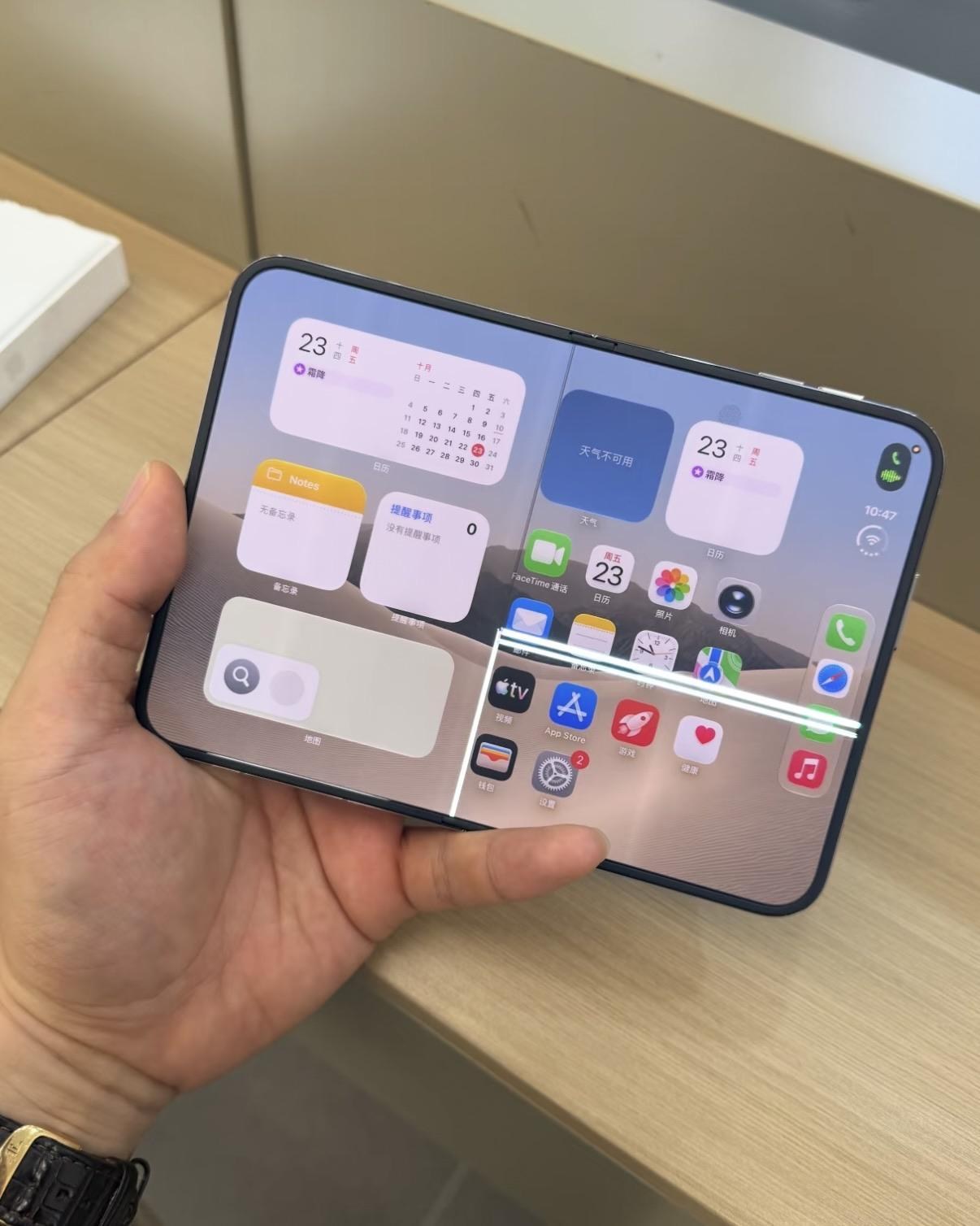 An iPhone Duo is shown opened, with bright lines along the hinge and the right side of the display.